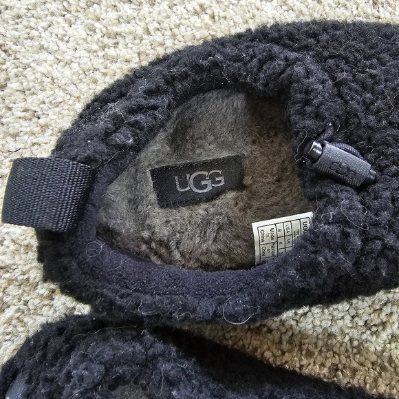 Ugg Plushy Slippers - Picture 4 of 7